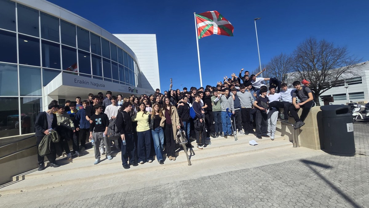 Gipuzkoako Lanbide Heziketak eta Euskadiko Parke Teknologikoak batxilergoko 390 ikasle bildu dituzte Donostia Campusean enpresetako lan-aukerak erakusteko